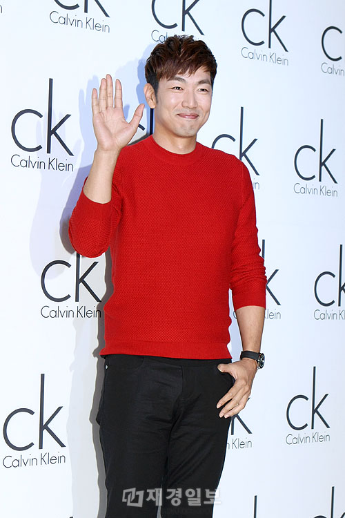 少女時代ユリ、カルバン・クライン清潭洞店オープンイベントに出席（18） イ・ジョンヒョク