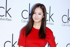 ソウル清潭洞のカルバン・クラインフラッグシップストアで開催されたオープニングイベントに出席した少女時代のユリ。