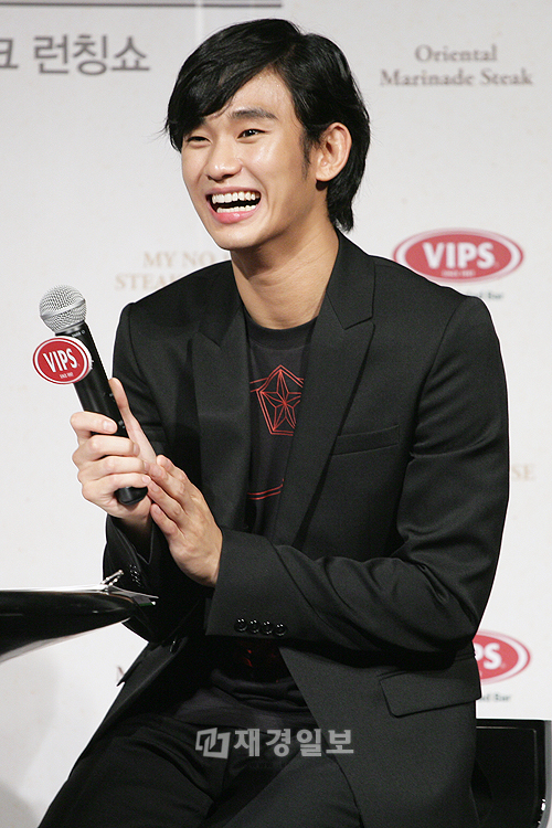 キム・スヒョン、ステーキハウスでトークショー:ファンと楽しい交流(6) キム・スヒョン