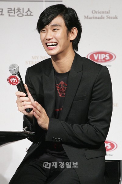 韓国で大人気の俳優キム・スヒョンと女性タレントのパク・ギョンリムがともに行なう韓国初の「ステーキ&トークショー」が、11日午前、ソウル汝矣島（ヨイド）IFCモール汝矣島CGVで開催された。 