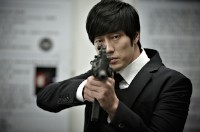 今秋、韓国最高の映画話題作『会社員』で、殺人請負会社の会社員に変身するソ・ジソプの“24時スチール”が公開された。 今秋、韓国最高の映画話題作『会社員』で、殺人請負会社の会社員に変身するソ・ジソプの“24時スチール”が公開された。