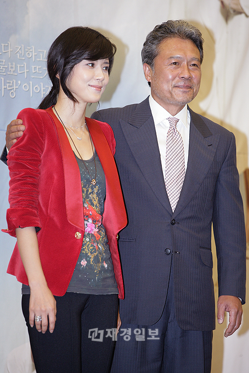 『私の娘ソヨンイ』演技初挑戦のCNBLUEイ・ジョンシンらが制作発表会に登場(26) イ・ボヨン、チョン・ホジン