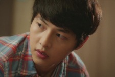 12日に放送スタートしたKBS新ドラマ『世界のどこにもいない優しい男』。初回放送のソン・ジュンギとパク・シヨンの涙のキスシーンが放送前に公開され、注目を集めた