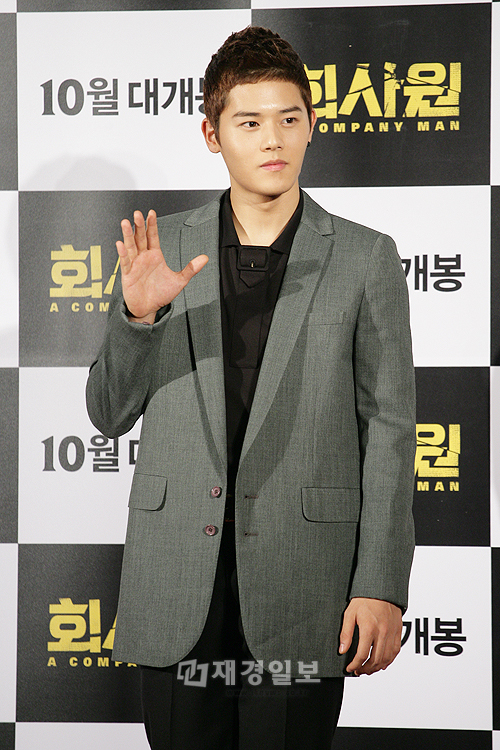 映画『会社員』の制作発表会、ソ・ジソプら出演者が出席(35) ZE:Aキム・ドンジュン