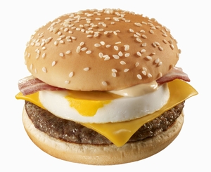 「チーズ月見」（画像：日本マクドナルド）