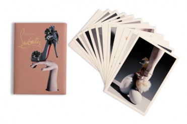 クリスチャン ルブタンが阪急うめだ本店と新宿伊勢丹に登場、20周年回顧展の限定グッズも販売