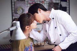 チャンネルA週末ドラマ『パンダさんとハリネズミ』のドンヘ＆ユン・スンアが“涙のキス”を交わすといい期待を集めている。写真=ライアンフィッシュ