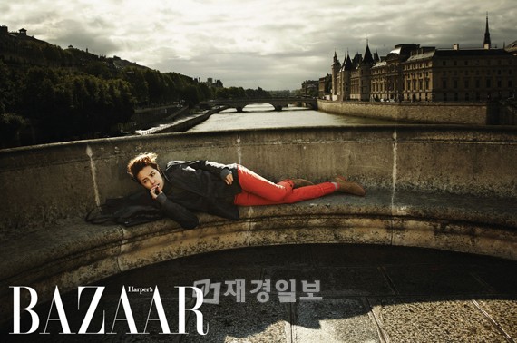 独創的な‘チャン・グンソク スタイル’で、アジアのみならず全世界で人気のチャン・グンソクが、韓国のファッション雑誌『BAZAAR』の企画で特別なパリ旅行に出発した。写真=BAZAAR 独創的な‘チャン・グンソク スタイル’で、アジアのみならず全世界で人気のチャン・グンソクが、韓国のファッション雑誌『BAZAAR』の企画で特別なパリ旅行に出発した。写真=BAZAAR
