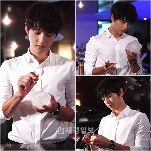 韓国KBS水木ドラマ『世界のどこにもいない優しい男』で純粋な医大生から悪い男へと180度豹変した姿を見せ、視聴者たちの好評を得ているソン・ジュンギが、20日の放送で魔性のバーテンダーに扮し女心を掴んだ。写真＝アイエイチキュー