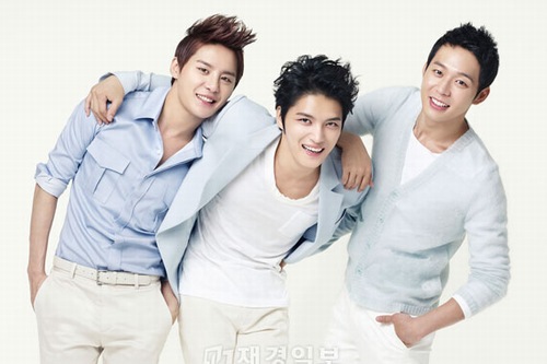 グローバルコスメティックブランド「TONYMOLY」（代表キム・ジュンチョン、www.tonymoly.com)が、JYJとの広告撮影現場を公開した。写真＝TONYMOLY