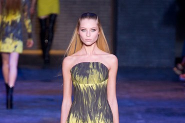 ヴェルサスがJR大阪三越伊勢丹ステージにポップアップショップ