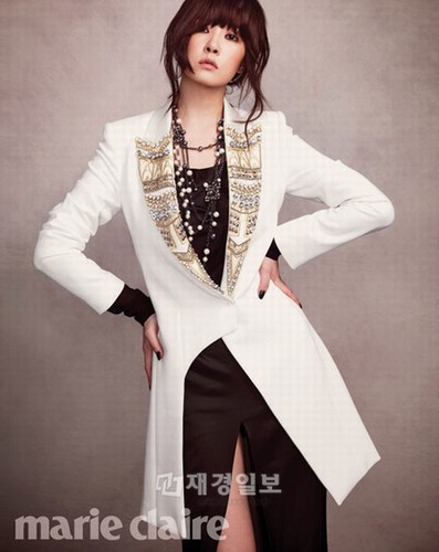 韓国MBCドラマ『I DO I DO』でファン・ジアン役を演じ話題を集めたキム・ソナが、今回ファッション誌「マリ・クレール」のグラビアを公開した。写真=マリ·クレール