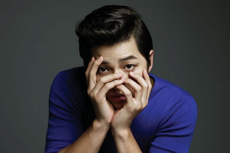 2012年下半期の期待作『オオカミ少年』でオオカミ少年役を演じるソン・ジュンギのファッショングラビアが公開された。写真= BAZAAR 10月号