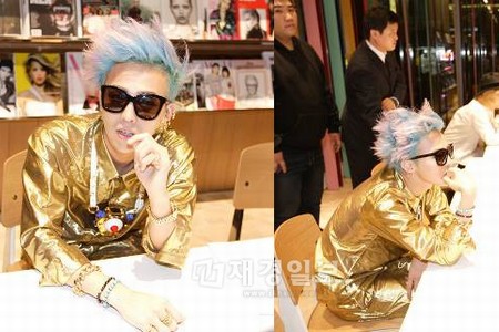 最近、あるオンラインコミュニィー掲示板に「G-DRAGON、パーティー会場での写真！GOLD-DRAGONの素敵な笑顔！」というタイトルで数枚の写真が掲載された。
