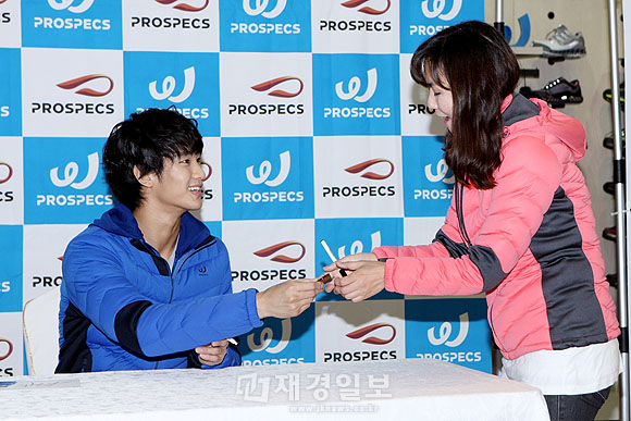 キム・スヒョン、サイン会に登場(2) キム・スヒョン