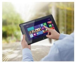 「VAIO Duo 11」タブレットモード(写真:ソニー) 「VAIO Duo 11」タブレットモード(写真:ソニー)