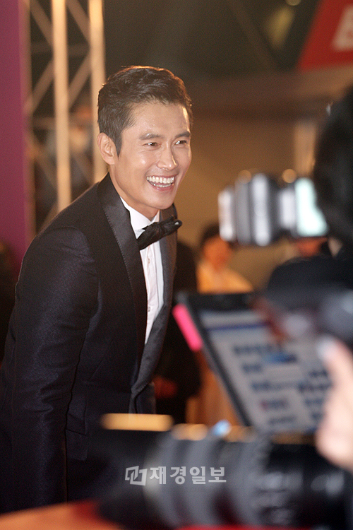 釜山国際映画祭、開幕式にパク・シフ、パク・シネ、イ・ビョンホンら参加(43) イ・ビョンホン