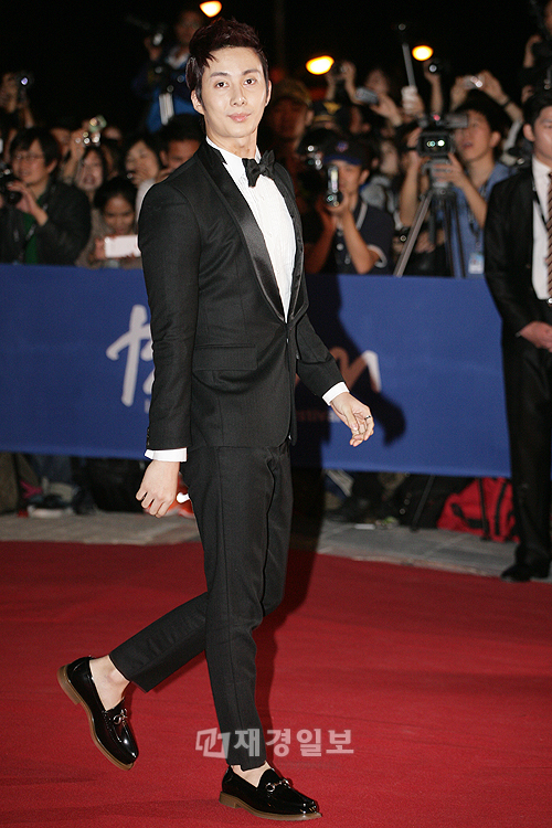 釜山国際映画祭、開幕式にパク・シフ、パク・シネ、イ・ビョンホンら参加(28) キム・ヒョンジュン(マンネ)