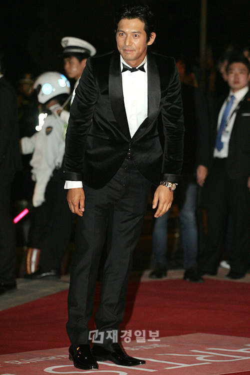 釜山国際映画祭、開幕式にパク・シフ、パク・シネ、イ・ビョンホンら参加（12） オ・ジホ