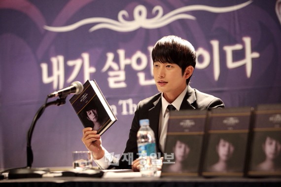 “ブラウン管の皇太子”と呼ばれ視聴者を魅了している俳優パク・シフが、『私が殺人犯だ』でスクリーンデビューする。連続殺人犯イ・ドゥソクに扮して、新たな魅力をアピールする予定だ。 