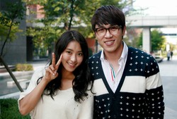 ガールズグループSISTAR(シスター)のボラが、4日に2ndソロミニアルバムでカムバックしたsg WANNA BE(エスジーワナビー)のメンバー、イ・ソクフンとのツーショット写真を公開した。 ガールズグループSISTAR(シスター)のボラが、4日に2ndソロミニアルバムでカムバックしたsg WANNA BE(エスジーワナビー)のメンバー、イ・ソクフンとのツーショット写真を公開した。