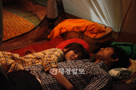 ドラマ『第3病院』のスヨン（ウィジン役）と『優しい男』のムン・チェウォン（ウンギ役）の切ないロマンスが視聴者の注目を集めている。写真=ドラマ『第3病院』
