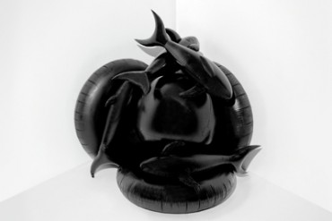 アレキサンダー ワンのイルカやビーチボールがDSM銀座に限定登場、デザイナー本人も10月17日に来店