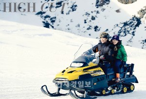 俳優キム・スヒョンとMiss Aのスジが、ニュージーランドで甘い雪原デートを楽しむ姿がキャッチされた。 俳優キム・スヒョンとMiss Aのスジが、ニュージーランドで甘い雪原デートを楽しむ姿がキャッチされた。