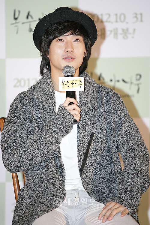 ク・ヘソン、自身の監督映画『桃の木』ショーケースに出席（27） リュ・ドクファン