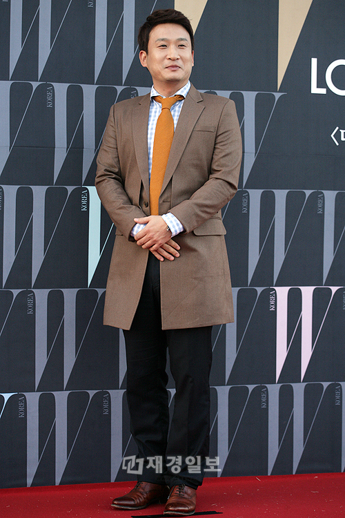 『W Korea』の乳がんチャリティー、少女時代ジェシカ、イ・ドンウクらスターが参加（42） ソ・ギョンソク