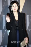 『W Korea』の乳がんチャリティー、少女時代ジェシカ、イ・ドンウクらスターが参加 イ・スンヨン（37）