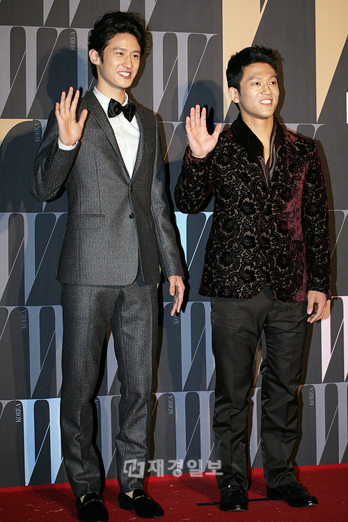 『W Korea』の乳がんチャリティー、少女時代ジェシカ、イ・ドンウクらスターが参加（17） イ・デフン、チョ・ジュノ