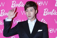「2012 バービー＆ケンアワード」で東方神起のユンホが少女時代ジェシカとともにバービー＆ケンアワードを受賞した。