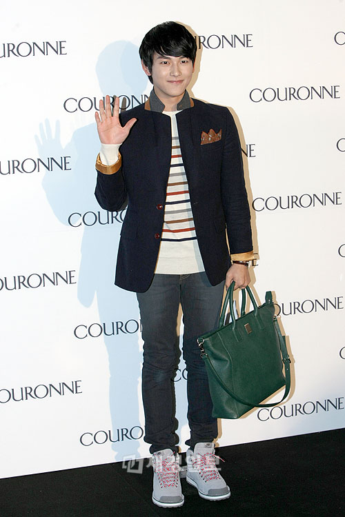 T-ARAウンジョン＆ヒョミン、ZE:Aイム・シワンら「COURONNE」オープニングイベントに出席（16） ZE:Aのイム・シワン