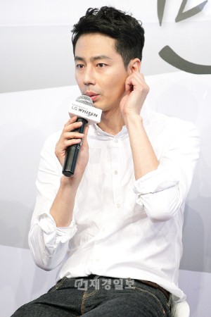 『その冬、風が吹く』の男性主人公であるチョ・インソンとキム・ボム、チョン・ウンジらが、ノ・ヒギョン作家、キム・ギュテ監督と共にソウル某所で一堂に集まり、初の台本読み合わせを行った。 『その冬、風が吹く』の男性主人公であるチョ・インソンとキム・ボム、チョン・ウンジらが、ノ・ヒギョン作家、キム・ギュテ監督と共にソウル某所で一堂に集まり、初の台本読み合わせを行った。