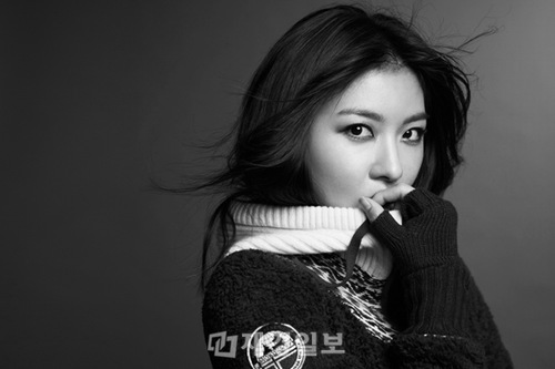 最終カタログには掲載されなかった女優ハ・ジウォンのグラビアカットが公開され、話題を集めている。