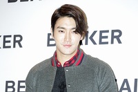 25日午後、ソウル漢南洞の「BEAKER」ショップでローンチパーティーが開かれ、SUPER JUNIORチェ・シウォンらが出席した。