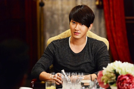 新韓国SBSドラマ『ドラマの帝王』の主人公チェ・シウォンのスチールカットが公開され話題だ。写真= SSD＆ゴールデンサム·ピクチャーズ