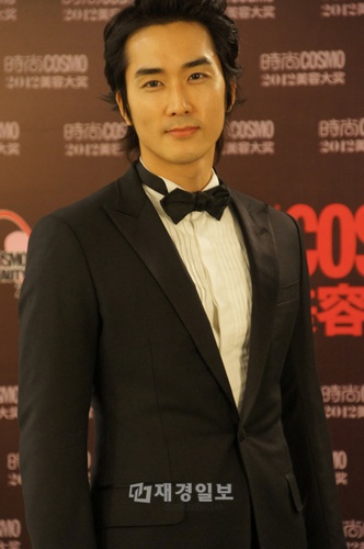 デビュー以来、中国からラブコールを受け続けて来た俳優ソン・スンホンが中国を訪問し、約2,000人の観客を熱狂させた。