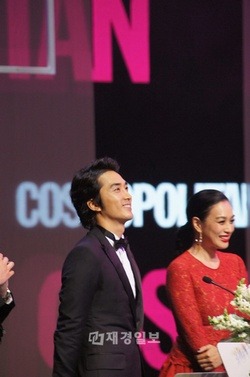 デビュー以来、中国からラブコールを受け続けて来た俳優ソン・スンホンが中国を訪問し、約2,000人の観客を熱狂させた。