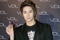 2日午後、ソウルのCGV清潭シネシティーMCUBEで、コスメブランドVDL (Violet Dream Luminous)のローンチパーティーが開かれ、SS501のキム・ヒョンジュン（マンネ）らが出席した。