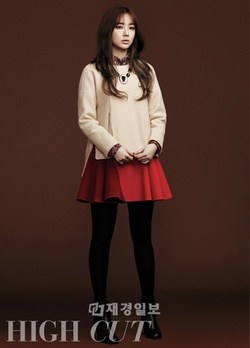 ユン・ウネは、11月1日に発売されるスタースタイルマガジン「HIGH CUT（ハイカット）」のグラビアで、憂愁に満ちた秋の女性に変身した。