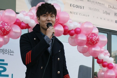 イ・ミンホが大田（テジョン）でファンらと楽しいひと時を過ごした。
