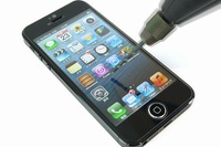 「Ultra shield tempered glass for iPhone5」は高硬度な強化ガラスが画面を守るiPhone5用の保護フィルムです。