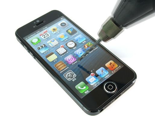 「Ultra shield tempered glass for iPhone5」は高硬度な強化ガラスが画面を守るiPhone5用の保護フィルムです。