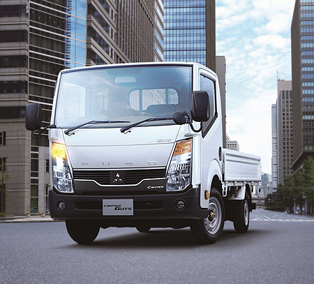 新型「キャンターガッツ」(撮影用特別仕様車)(画像:三菱ふそうトラック・バス) 新型「キャンターガッツ」(撮影用特別仕様車)(画像:三菱ふそうトラック・バス)