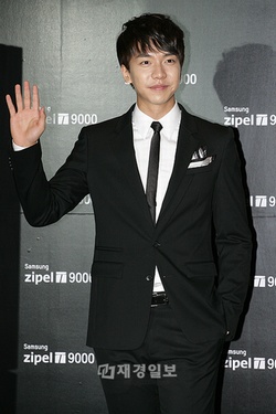 ネットユーザーらが、「今受験しても高得点を取りそうな芸能人」としてイ・スンギを選んだことがわかった。
ネットユーザーらが、「今受験しても高得点を取りそうな芸能人」としてイ・スンギを選んだことがわかった。