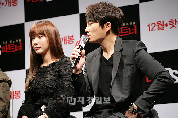 チソン＆キム・アジュン、映画『私のPSパートナー』制作報告会に出席（4）