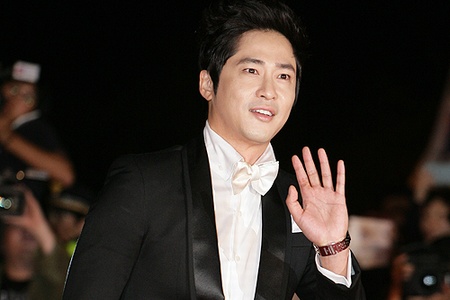 専属契約において紛争中のカン・ジファンと所属事務所エスプラスエンターテイメントが、韓国芸能マネジメント協会（以下、芸マ協）の調停参加過程においても相反する立場を表明した。写真=財経日報DB