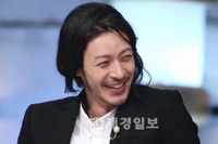 オダギリジョーが、Story On『イ・スンヨンと100人の女性』に出演し、自身が作詞作曲した曲を初公開するといい注目を集めている。